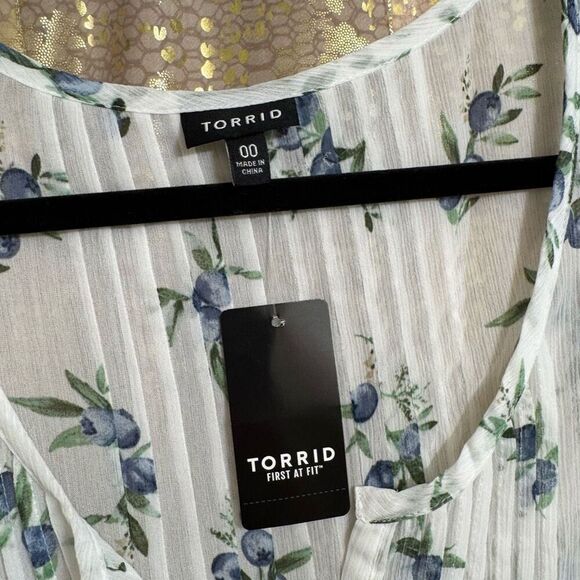 Torrid Blueberry White Crinkle Chiffon Sheer Pintuck Tank 00 M/L NWT - Picture 3 of 10